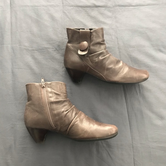 Clarks Softwear Taupe Ankle Boots 